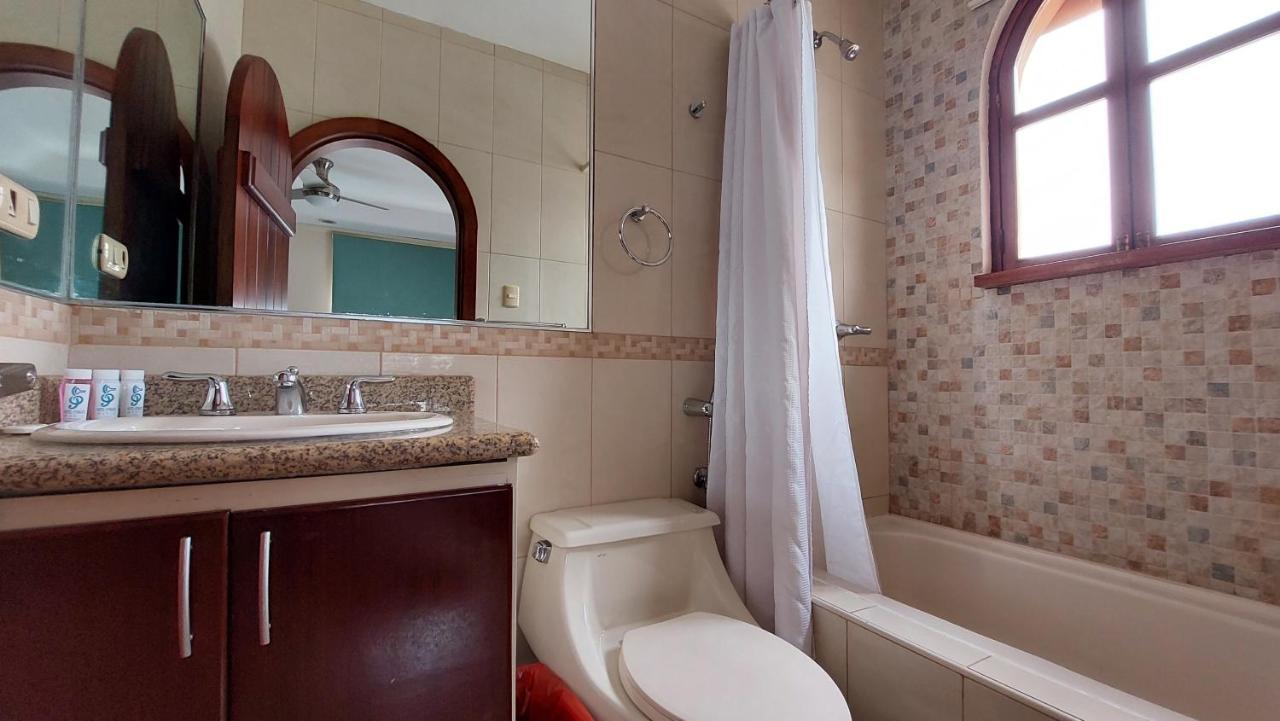 Hotel Voyager Manta Luaran gambar